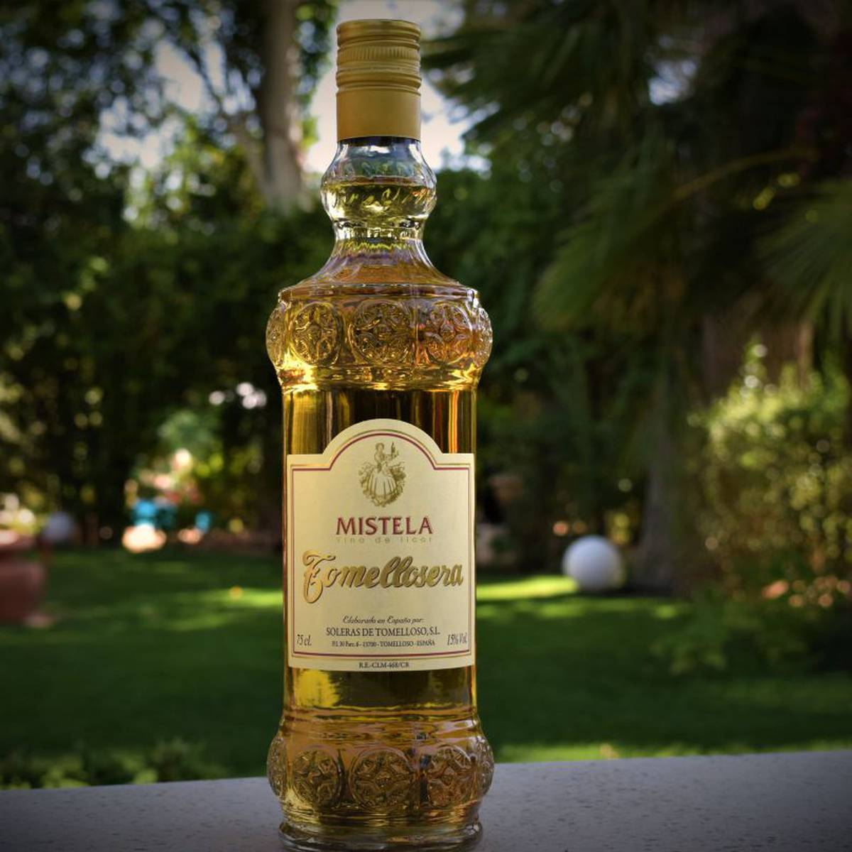 Botella de Mistela, alcohol típico de la comunidad valenciana.